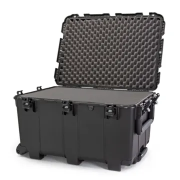 Photo de 3/4 d'une valise de protection NANUK 976 avec mousse