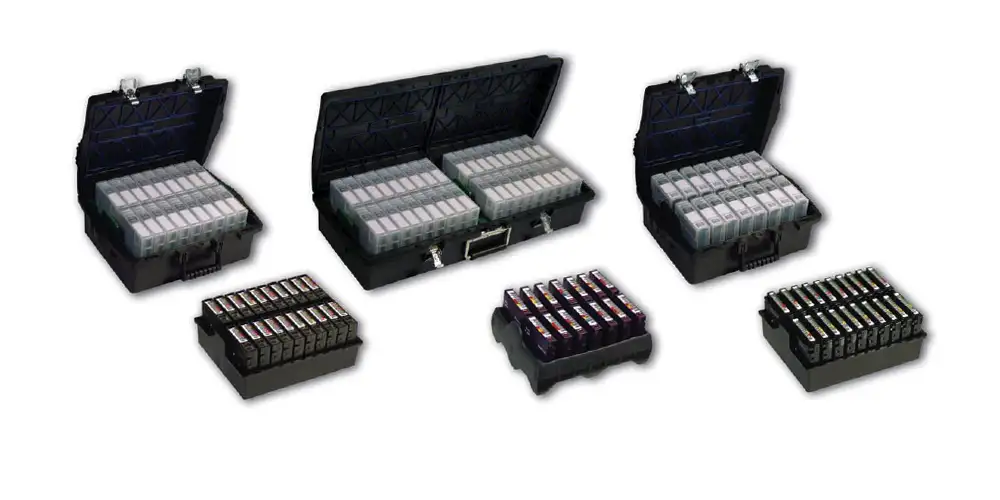 Valises de transport contenant des cartouches LTO pour le stockage hors ligne des sauvegardes