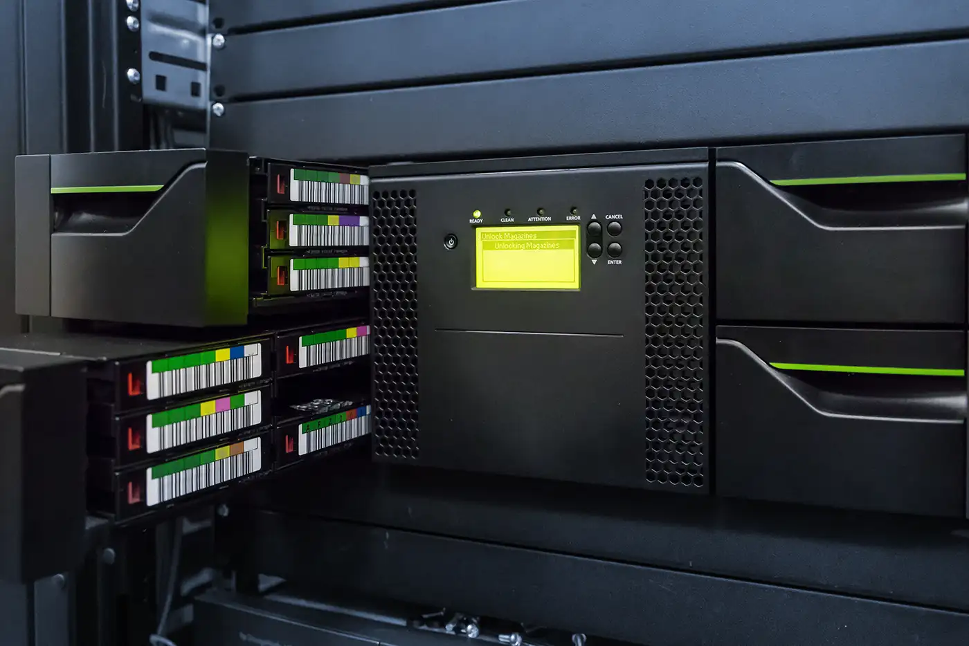 Photo d'une librairie de bande LTO